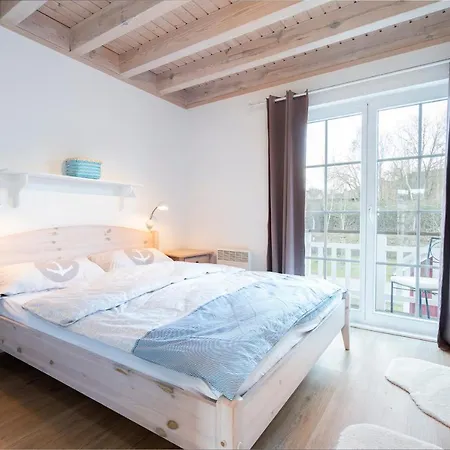 Holiday home Iris Strandhus *