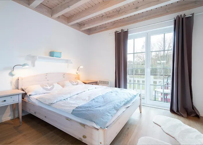 Nyaraló Iris Strandhus *