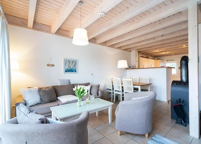 Iris Strandhus Nyaraló *