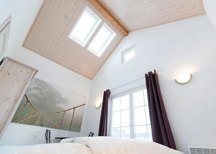 Iris Strandhus Nyaraló *